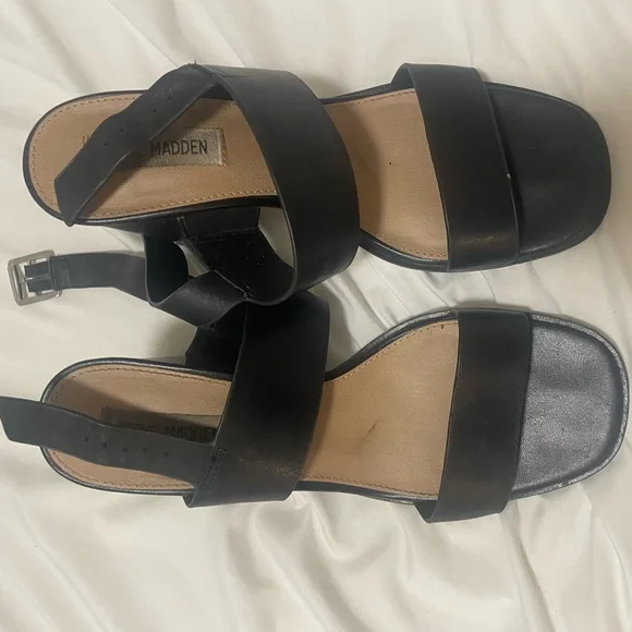 Steve Madden Jadie Sandal - Picture 2 of 4